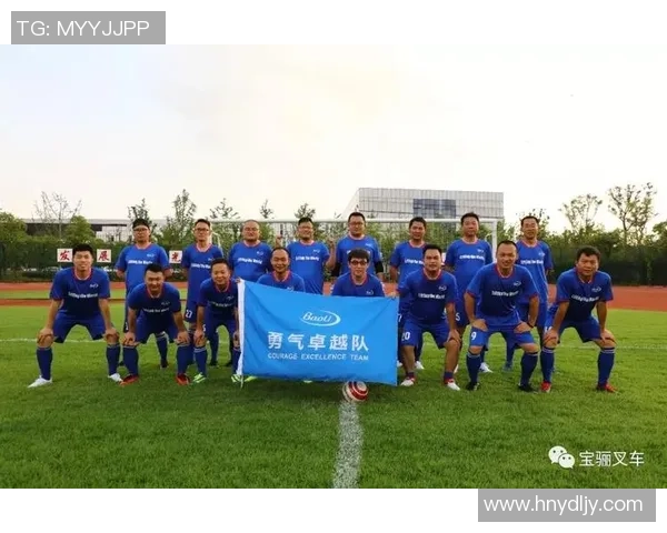 赛后分析：成都足球队与北京足球队在比赛中的团队协作表现探讨